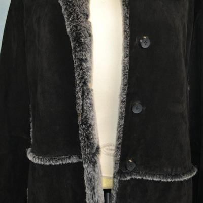 LOT 312. LADIES EXTRA LARGE SUEDE COAT BY BERNARDO