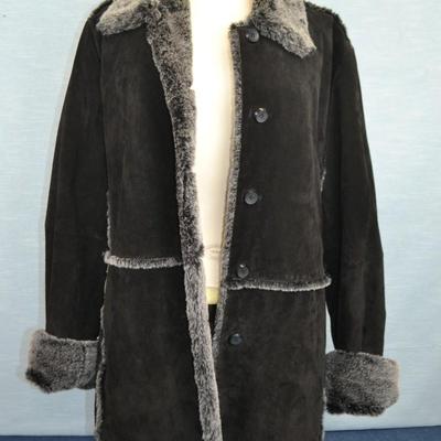 LOT 312. LADIES EXTRA LARGE SUEDE COAT BY BERNARDO