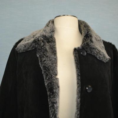 LOT 312. LADIES EXTRA LARGE SUEDE COAT BY BERNARDO