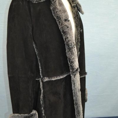 LOT 312. LADIES EXTRA LARGE SUEDE COAT BY BERNARDO