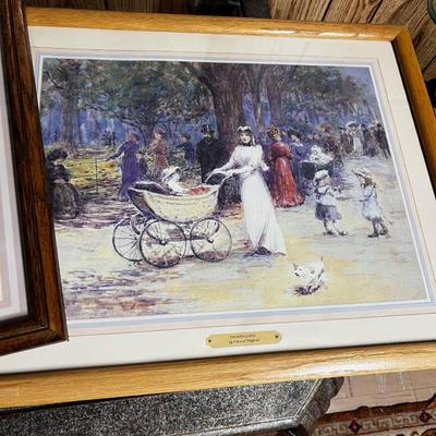 5 Pictures of Mostly Women, bear and landscape. 