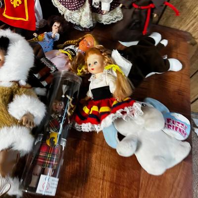 Smaller Dolls, Dolls, Dolls 