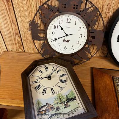 4 Electric Clocks 