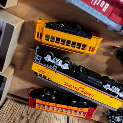 Train Engines and Train Cars Mixed Lot