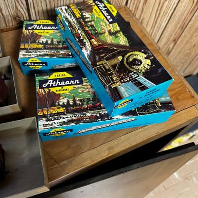 Train Engines and Train Cars Mixed Lot