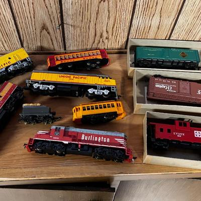Train Engines and Train Cars Mixed Lot