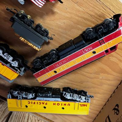 Train Engines and Train Cars Mixed Lot