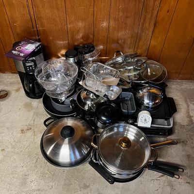 GIANT Lot of Kitchen Cook Ware!