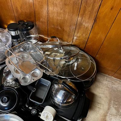 GIANT Lot of Kitchen Cook Ware!