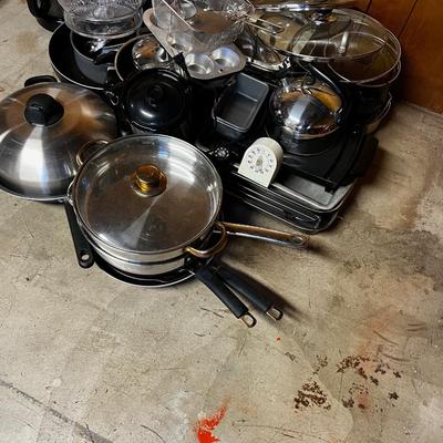 GIANT Lot of Kitchen Cook Ware!