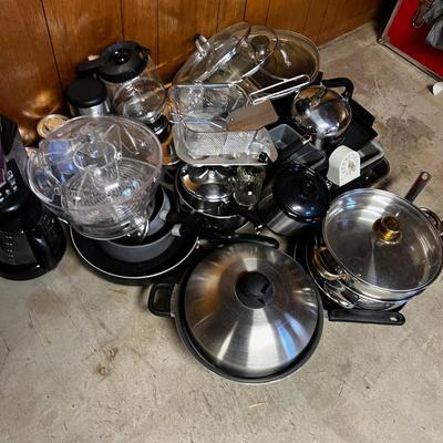 GIANT Lot of Kitchen Cook Ware!