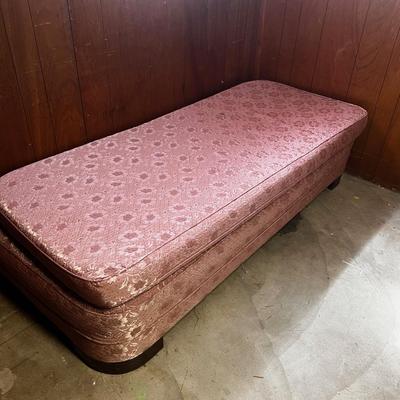  Mauve Day Bed VINTAGE!! 