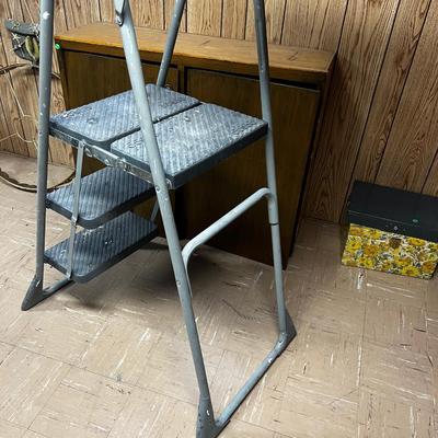 Costco 3 Step Ladder for Paint