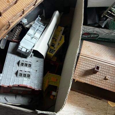 HO Scale Train Building, Track and Other Accessories  