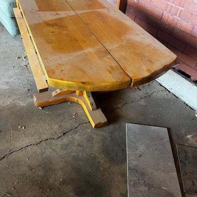 G 48" Diameter Drop Leaf Coffee Table 