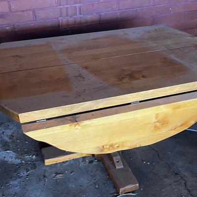 G 48" Diameter Drop Leaf Coffee Table 