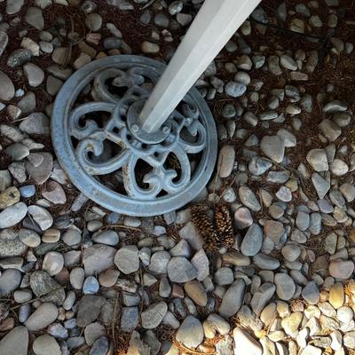 OUTSIDE Bird Bath Metal 