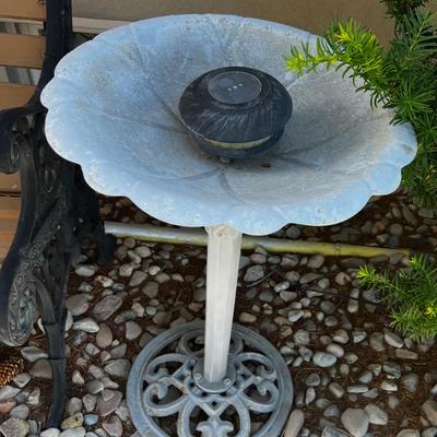 OUTSIDE Bird Bath Metal 