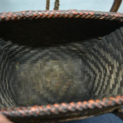 LOT 321. TALL BASKET AND HEAD REST/HOME DECOR