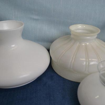 LOT 322 GLASS LAMP SHADES