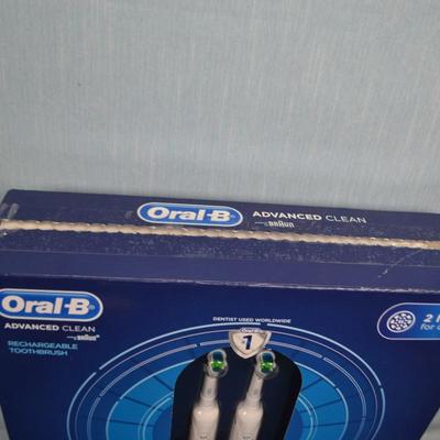 LOT 325 ORAL B RECARGEABLE TOOTHBRUSH