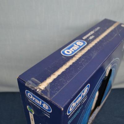 LOT 325 ORAL B RECARGEABLE TOOTHBRUSH