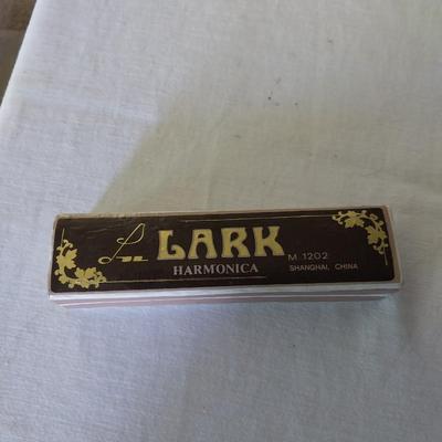 LARK HAMONICA