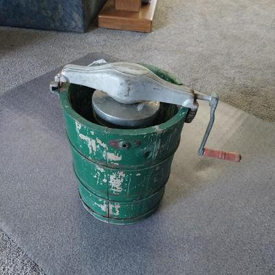 VINTAGE ICECREAM MAKER