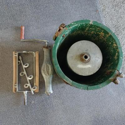 VINTAGE ICECREAM MAKER