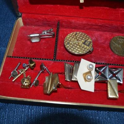 LOT 332. VINTAGE CUFFLINKS AND TIE BARS