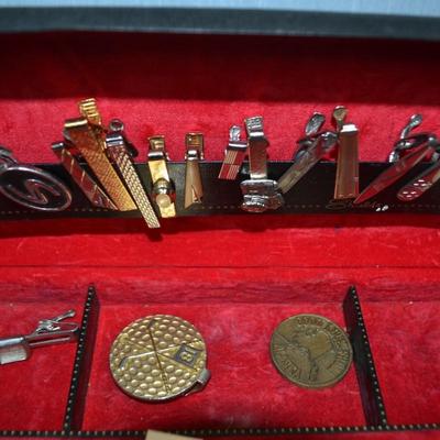 LOT 332. VINTAGE CUFFLINKS AND TIE BARS