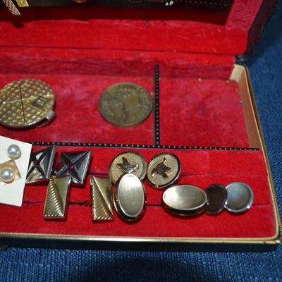 LOT 332. VINTAGE CUFFLINKS AND TIE BARS