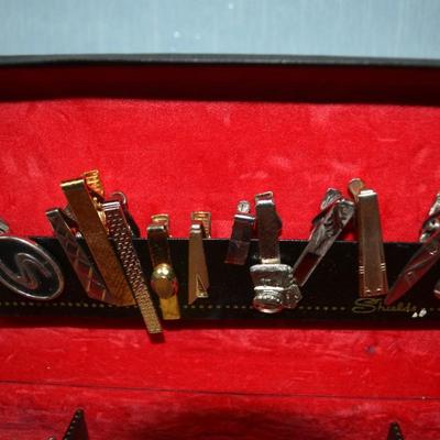 LOT 332. VINTAGE CUFFLINKS AND TIE BARS