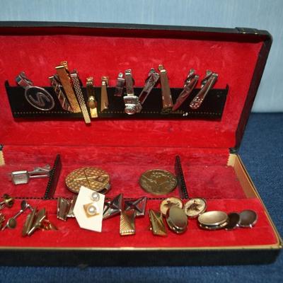 LOT 332. VINTAGE CUFFLINKS AND TIE BARS