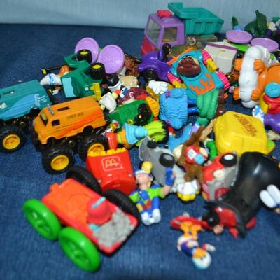 LOT 334   LOT OF SMALL TOYS