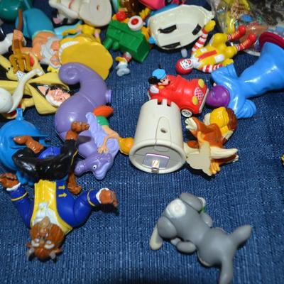 LOT 334   LOT OF SMALL TOYS