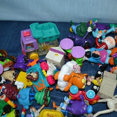 LOT 334   LOT OF SMALL TOYS