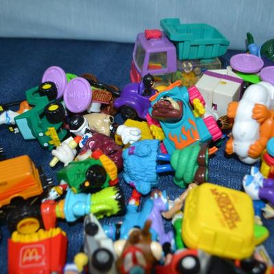 LOT 334   LOT OF SMALL TOYS