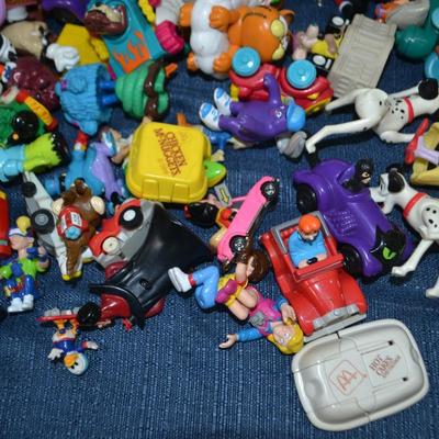 LOT 334   LOT OF SMALL TOYS