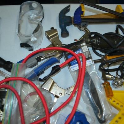 LOT 339. LOT OF TOOLS AND HARDWARE