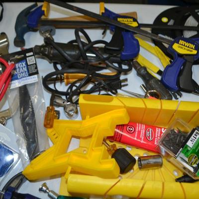 LOT 339. LOT OF TOOLS AND HARDWARE