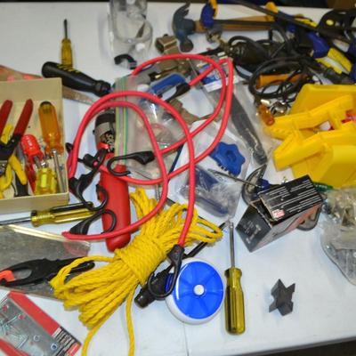 LOT 339. LOT OF TOOLS AND HARDWARE