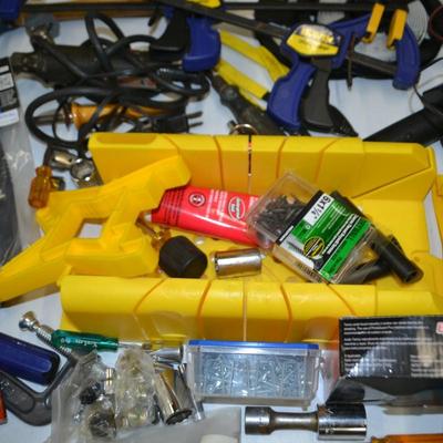 LOT 339. LOT OF TOOLS AND HARDWARE