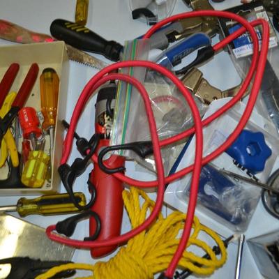 LOT 339. LOT OF TOOLS AND HARDWARE