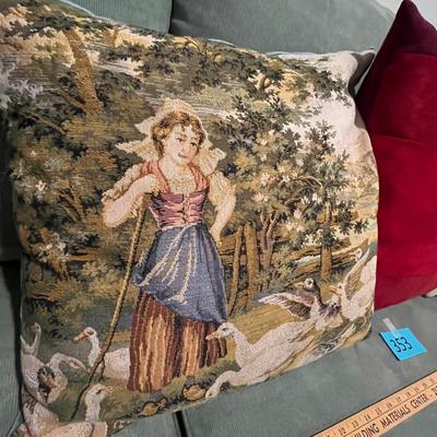 Lot of 3 throw pillows