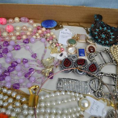 LOT 345 LOT OF COSTUME JEWELRY
