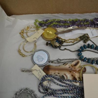 LOT 349. LOT OF COSTUME JEWELRY