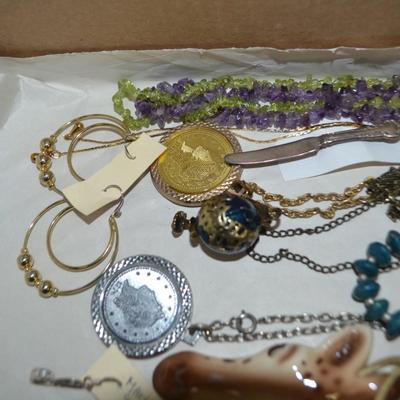 LOT 349. LOT OF COSTUME JEWELRY