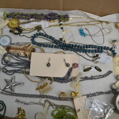 LOT 349. LOT OF COSTUME JEWELRY