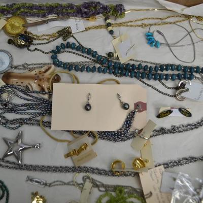 LOT 349. LOT OF COSTUME JEWELRY